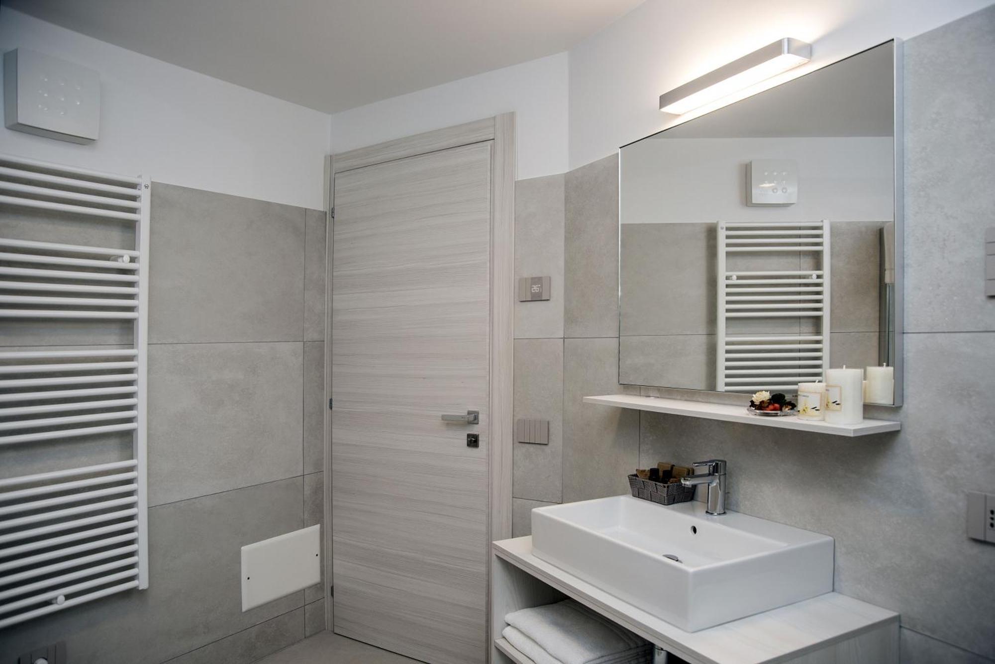 Camelot Appartamenti - Business E Holiday San Martino Buon Albergo Exterior photo
